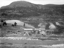 Kort: Lesja 16.06.1908 Gården Teigen. Konv: Gården Teigen. B