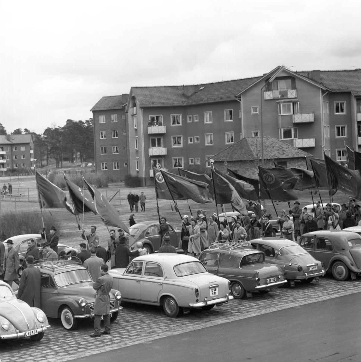 1:a majdemonstrationen 1962. Tåget anländer till Cupolen. Demonstraion.