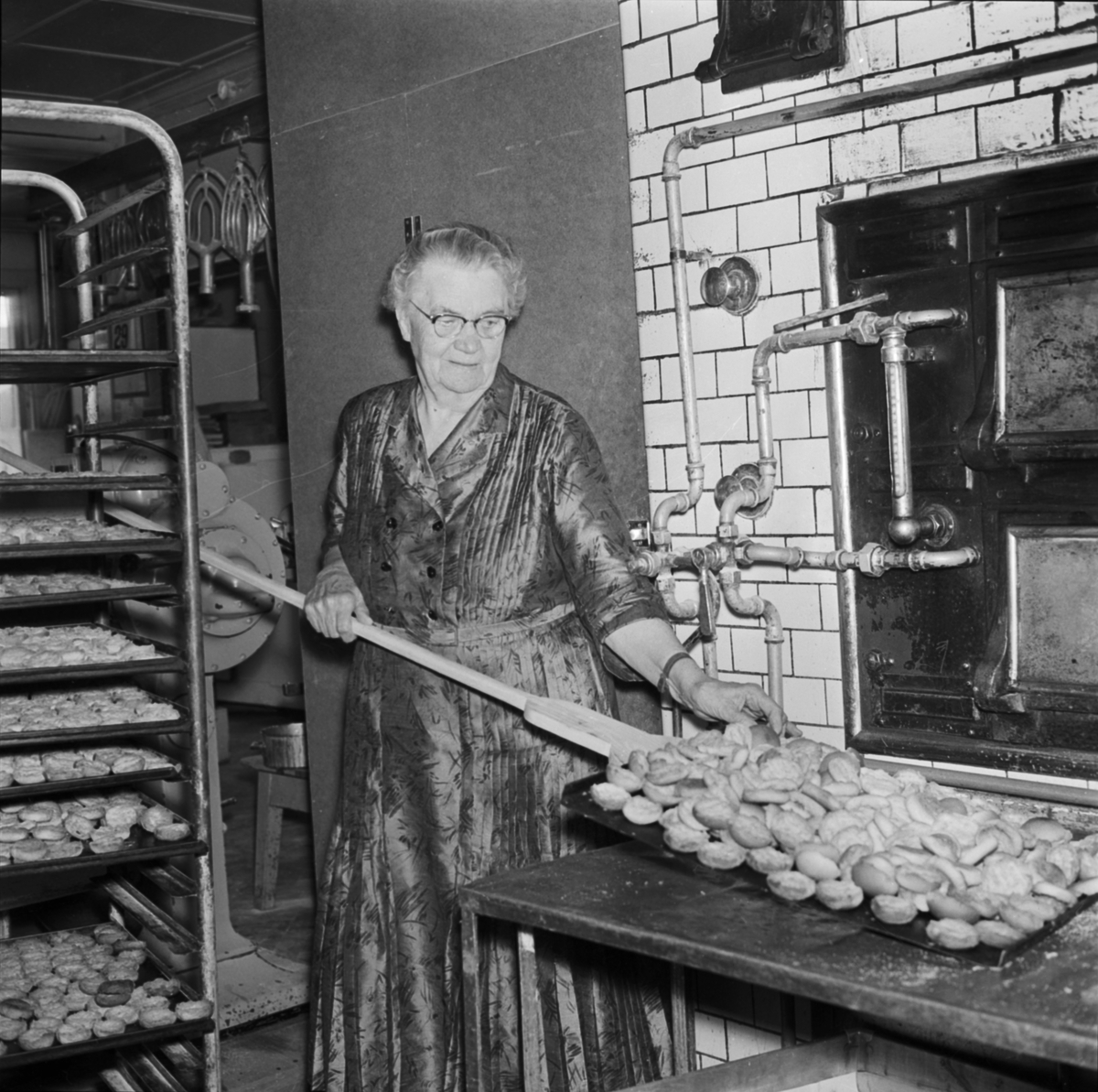 Beda Fundell i bageriet, Uppsala 1957