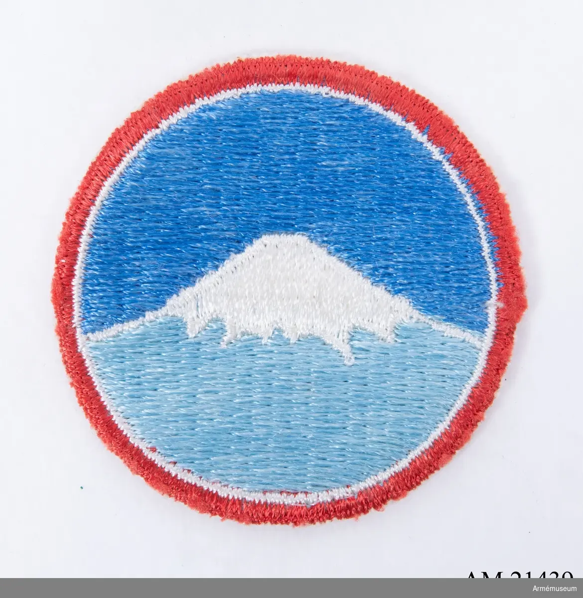 Grupp C I.
Emblem: japanernas heliga berg Mount Fuji.
Textbandet över Mount Fuji.