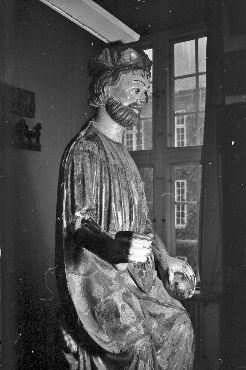 Museum, St. Olav statue. 