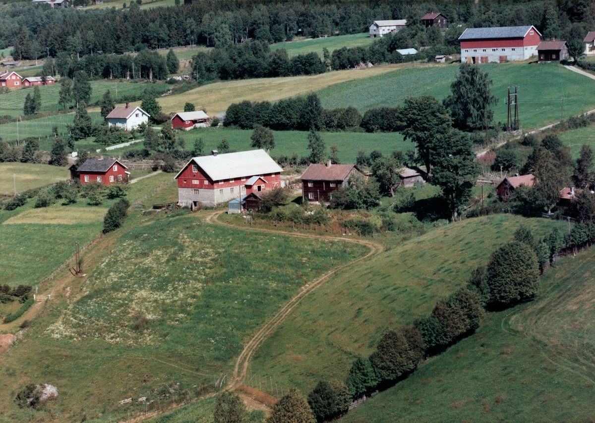 Kulturlandskap med lite gårdsbruk nær Fredheim, SS-WG-159706.