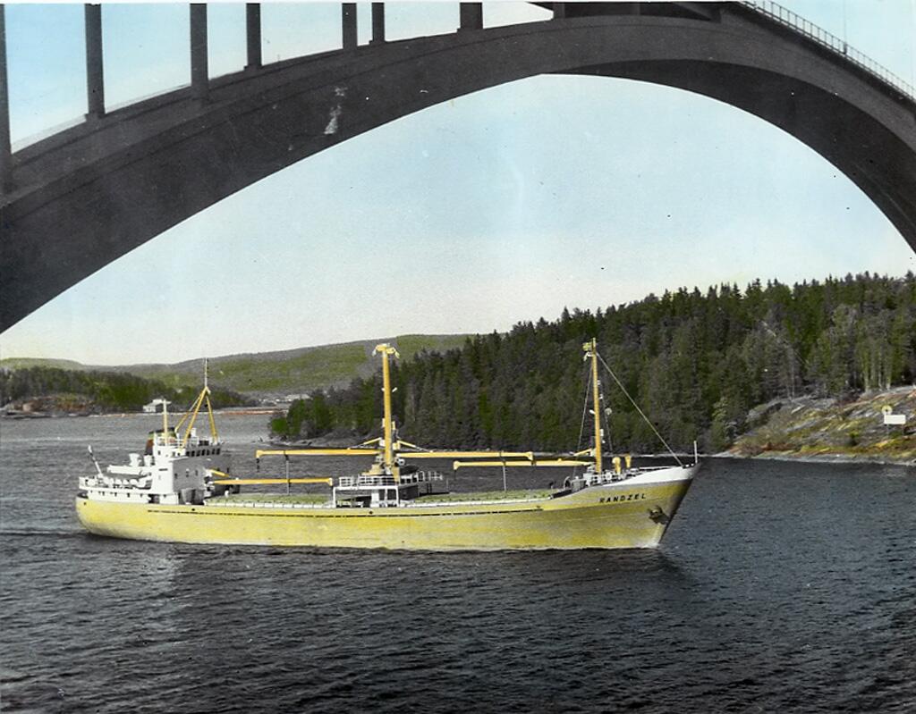 Fartyget Randzel vid Sandöbron