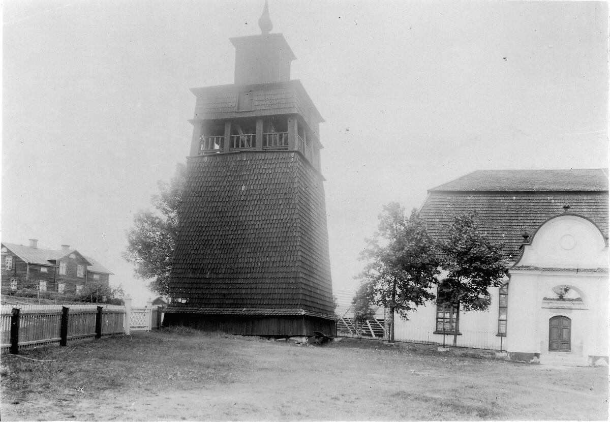 Attmars kyrka. Byggmästare Daniel Hagman. Vitputsad utan torn ...