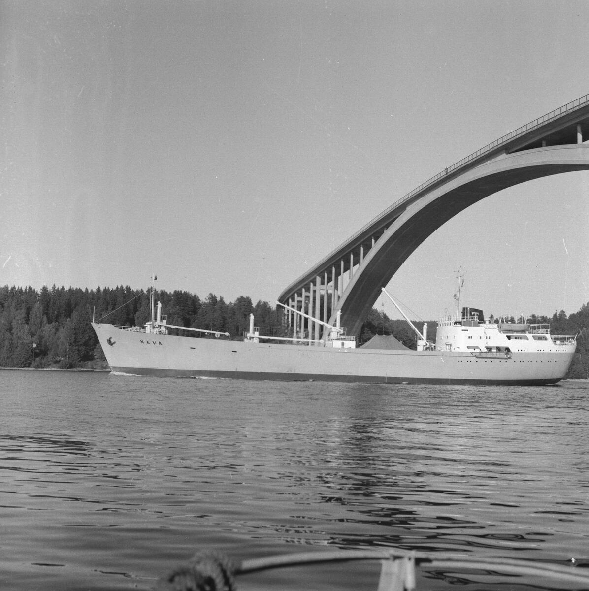 Fartyget Neva vid Sandöbron
