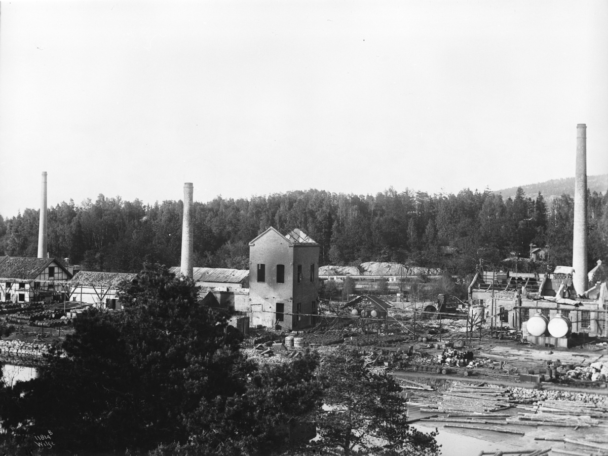 Engene Dynamittfabrikk og kruttverk, tyeligvis ødelagt etter stor brann.
