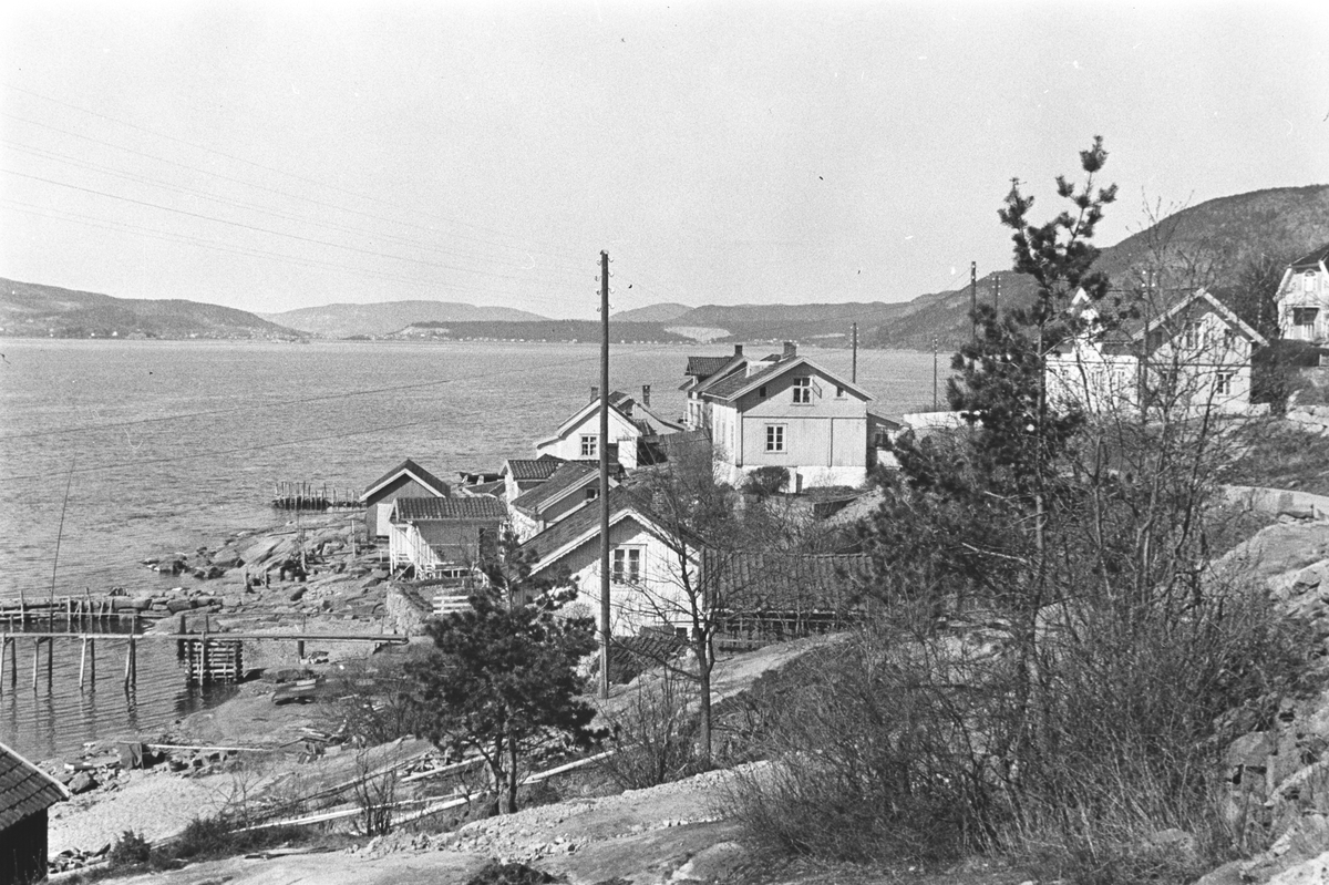 Del av tettstedet med utsikt over Drammensfjorden.