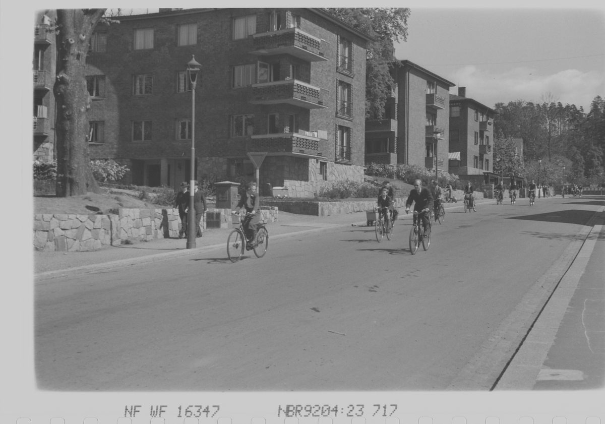 Syklister på vei ned Halfdan Svartes gate mot Drammensveien.