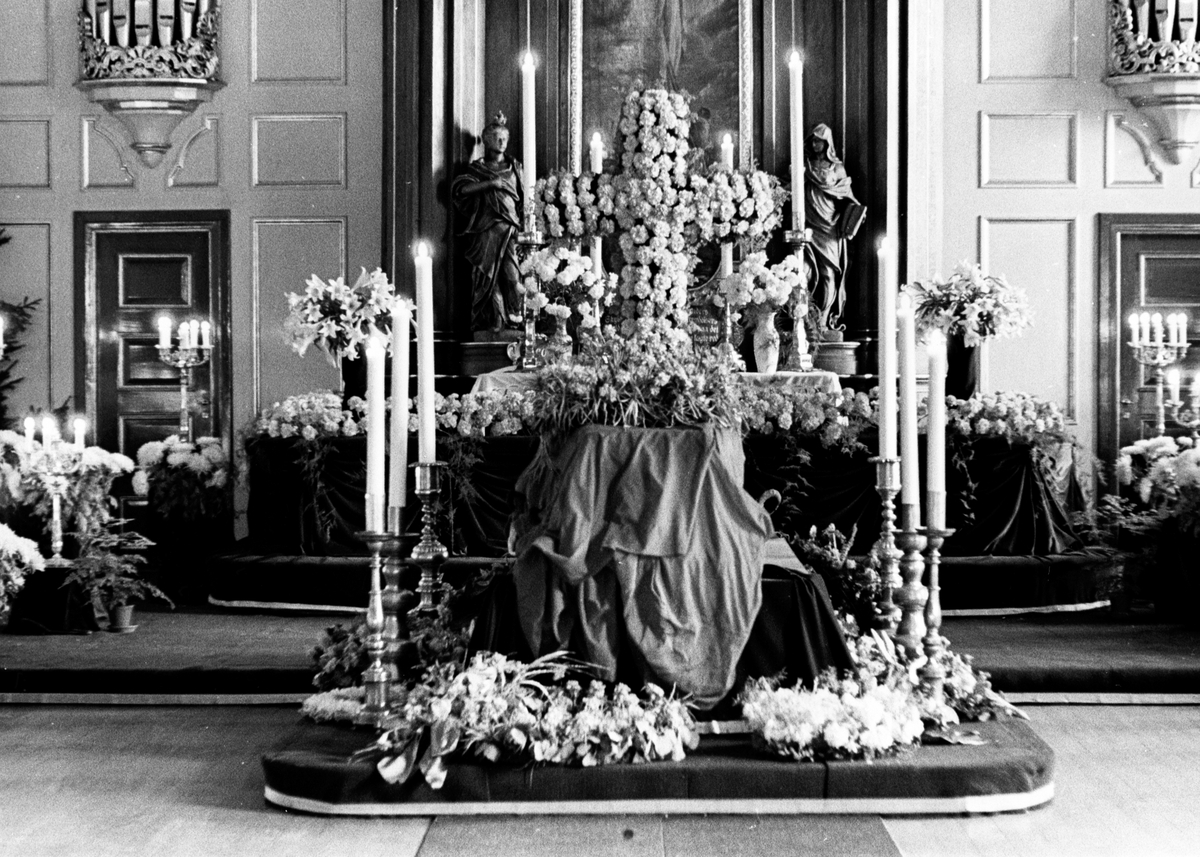 Dronning Mauds begravelse i Akershus Slottskirke.
