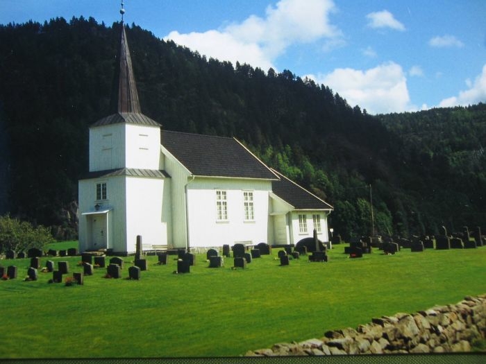 Hvarnes kirke (fra 1705). Foto: kirkesøk.no