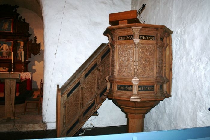 Prekestol fra 1592 i Sem kirke. Foto: kirkesøk.no