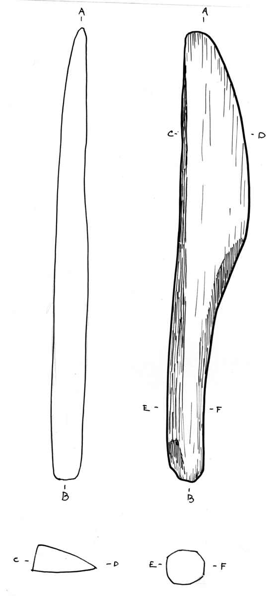Fløteskummer? Skaftet avkuttet m. mangekantet tverrsnitt. Den andre enden rett overside. Undersiden skråner ut, for så å forme en jevn bue mot oversiden, samtidig som den tilspisset som en knivegg, avsluttes rett.