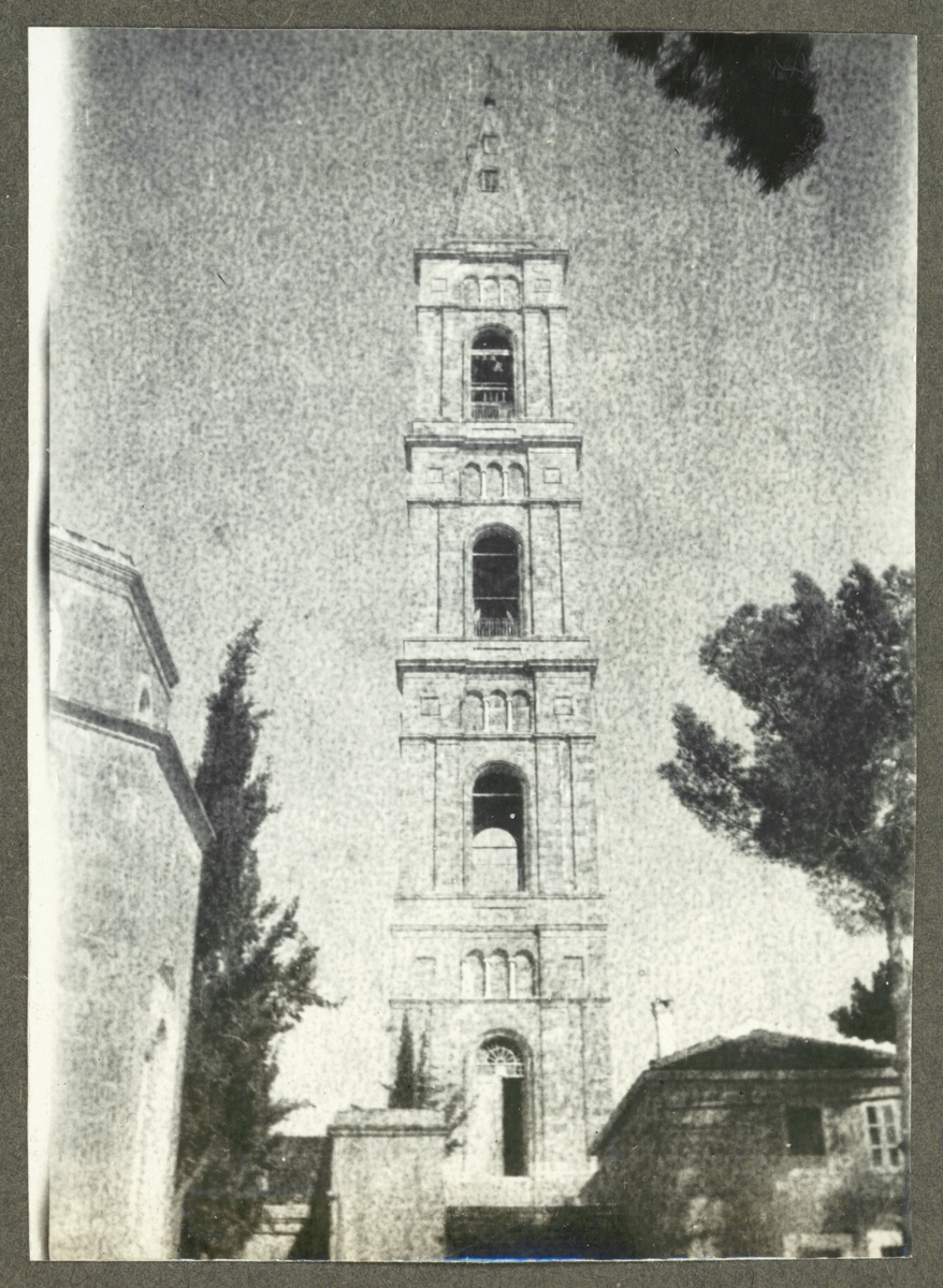 Bilden visar klockstapeln från klostern St. Eleon på olivberget i Jerusalem.