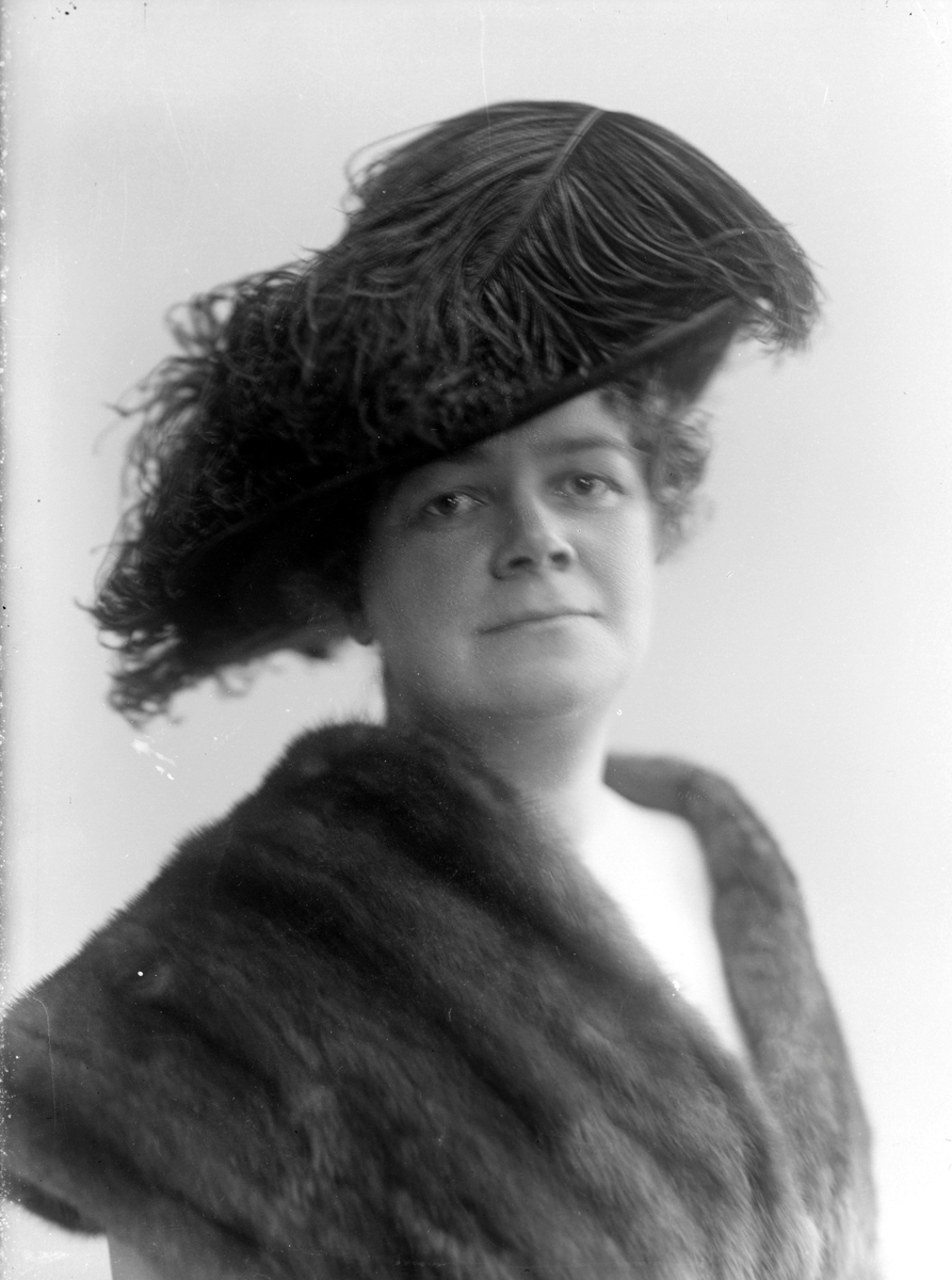Innskr. på negativkonvolutt: "Fru Anna Rathe" - 1921