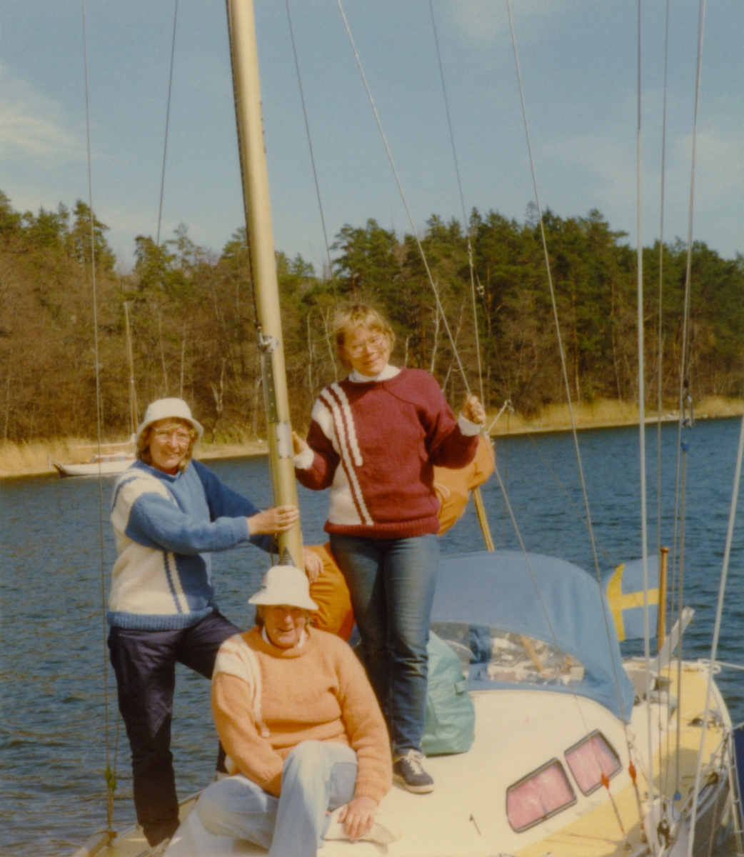 IF-båtsegling: Tre kvinnor i IF-båt