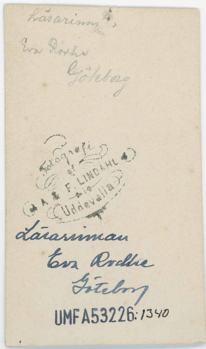 Text på kortets baksida: "Lärarinnan Eva Rodhe Göteborg. F. 1836".