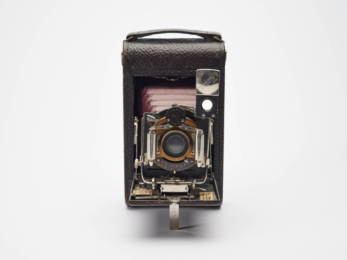 3 Folding Pocket Kodak model E er et foldekamera for 118 rullfilm, produsert av Eastman Kodak Co. fra november 1903 til mai 1904.
