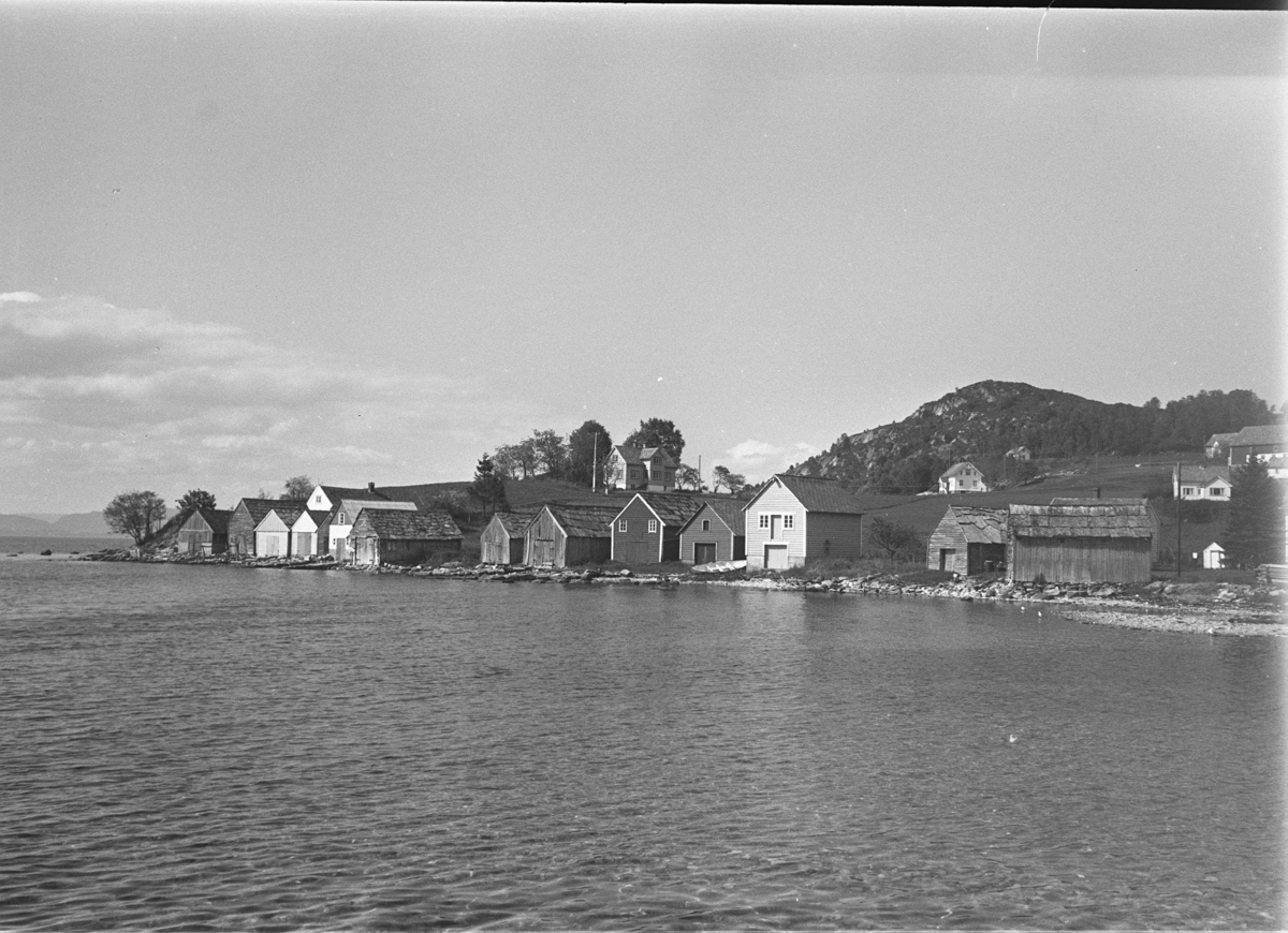 Naust. Strandvik, Fusa, Nord- Hordaland. - Universitetsmuseet i Bergen ...