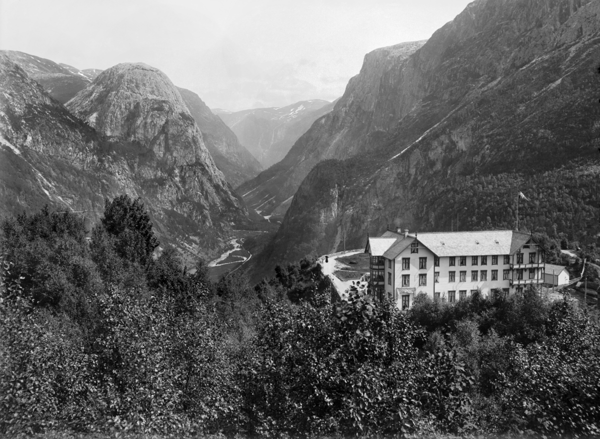 Stalheim hotell, Nærøydalen, Jordalsnuten
Fotografert 1900 Ca.