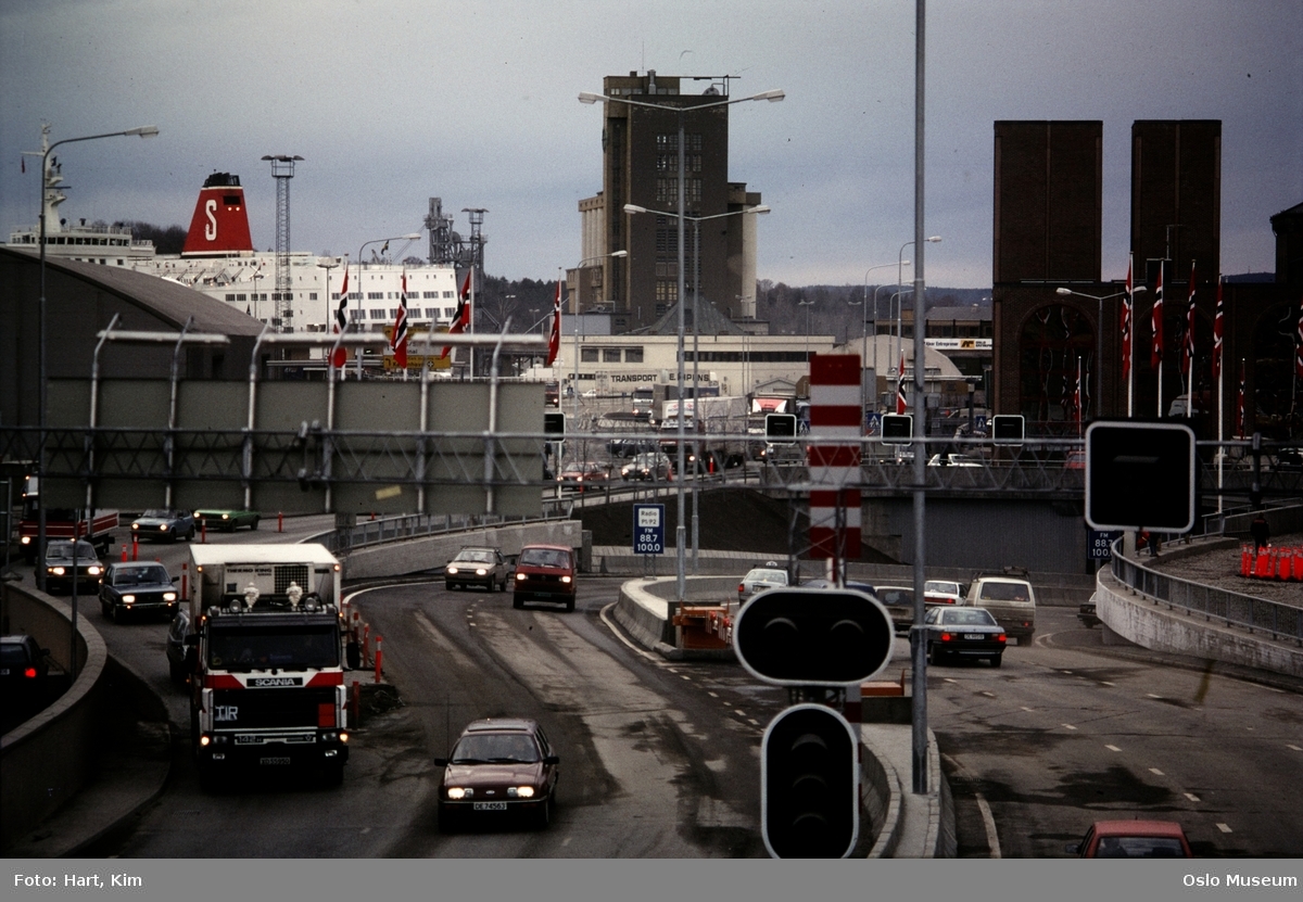 åpning av Oslotunnelen, østre åpning, biler, trafikk, luftetårn, kornsilo, passasjerskip, Stena Line
