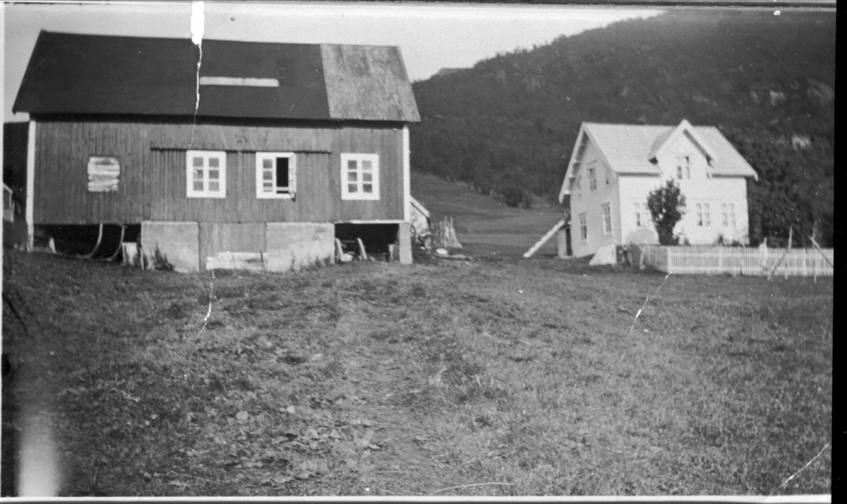 Gården til Henning Nathanielsen i Grovfjord.