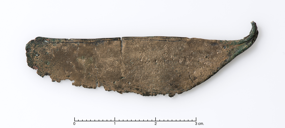 B 7656 b Barberkniv av bronse, yngre bronsealder
