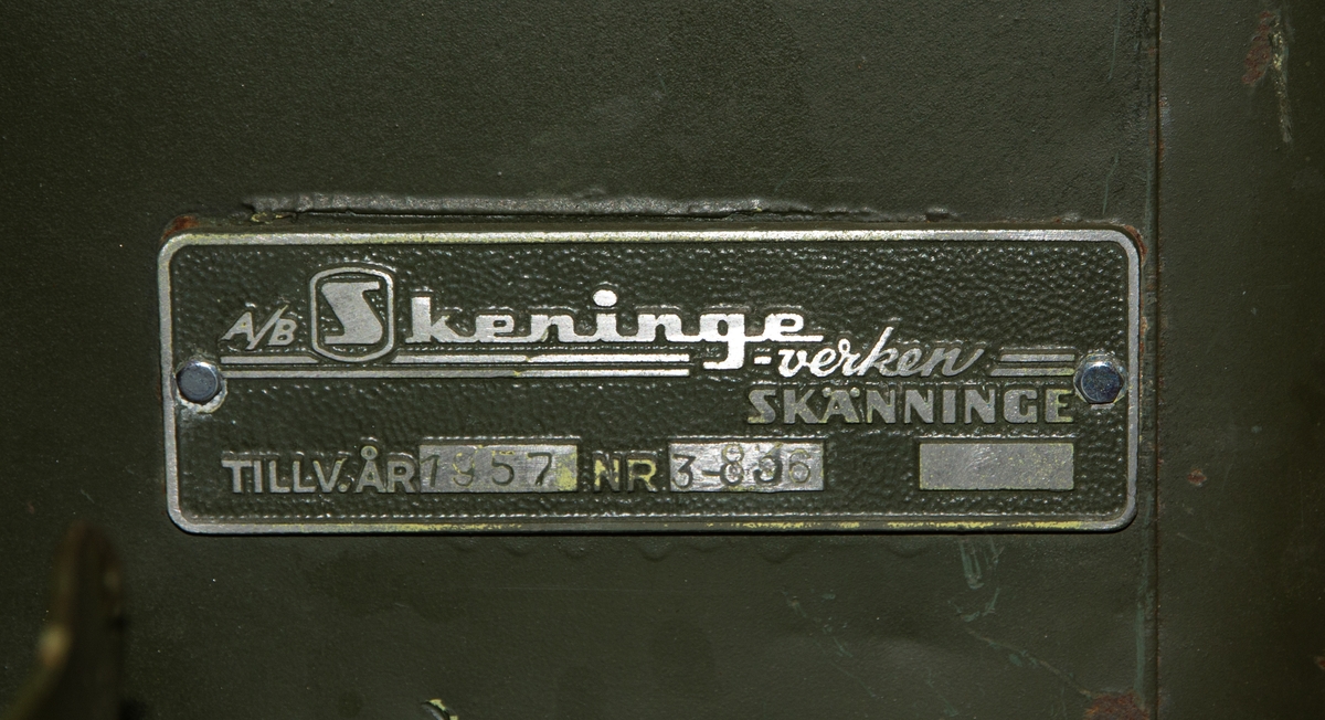 Specialfordon Kraftvagn 101 MT. Ursprungsbeteckning SKEVE-0-082, 1957. Effekt vid 3000 r/m 27 hk. Totalvikt 680 kilo. Grönmålad.
