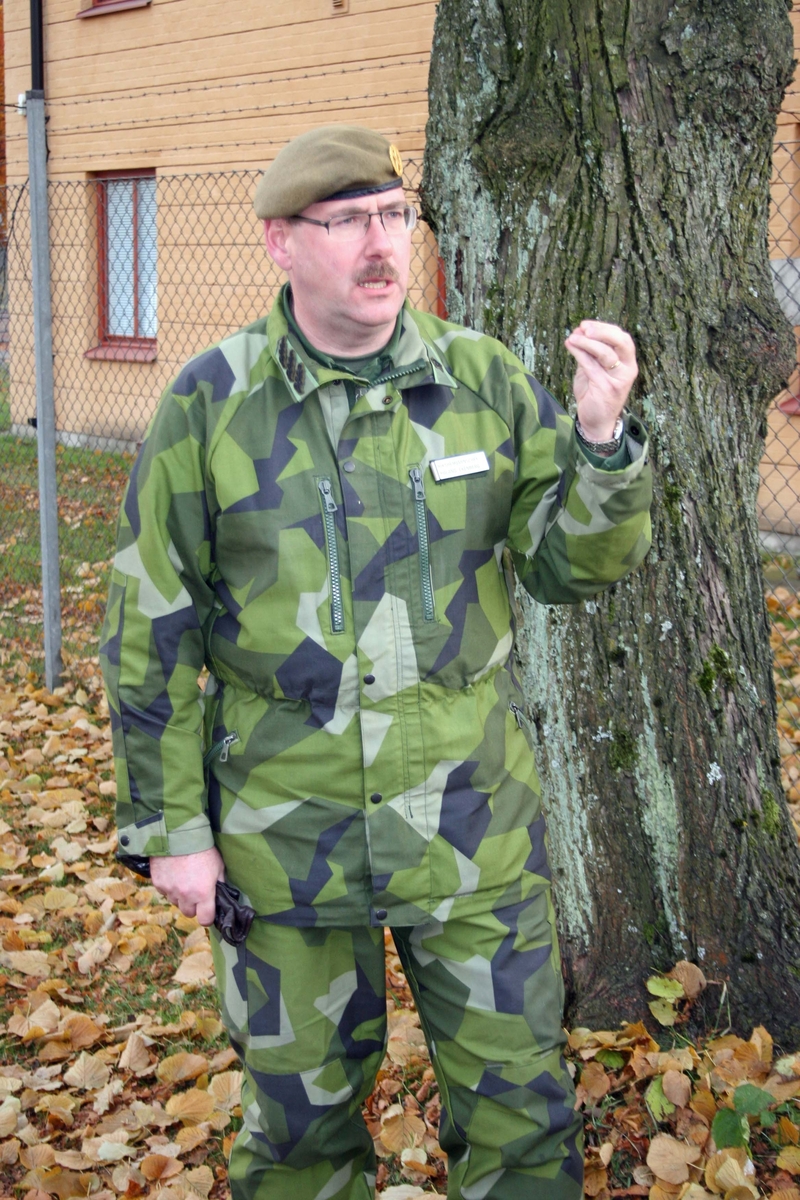 H M Konungen och Rikshemvärnschefens inspektion av Hemvärnet i Skaraborg 2007-10-27.  Rikshvch Roland Ekenberg.