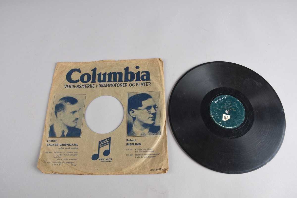 Colombia records 78-grammofonplate med musikk av Ares trio. Plata har grøn etikett og ligg i eit plateomslag frå Columbia records.