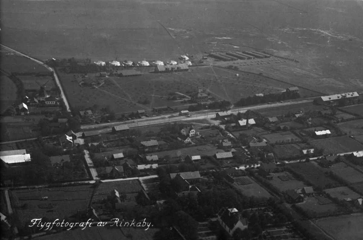 Flygfoto av Rinkaby lägerområde, omkring 1920-1924. Avfotografering av tryckt bild.
