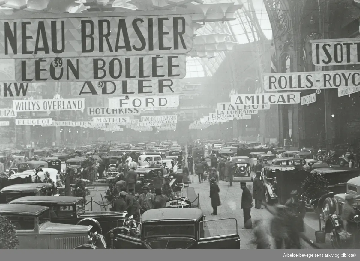 Den internasjonale bilutstillingen i Paris (Mondial de l'Automobile - Salon de l'Automobile). Grand Palais, Januar 1932. Arbeidermagasinet/Magasinet for Alle