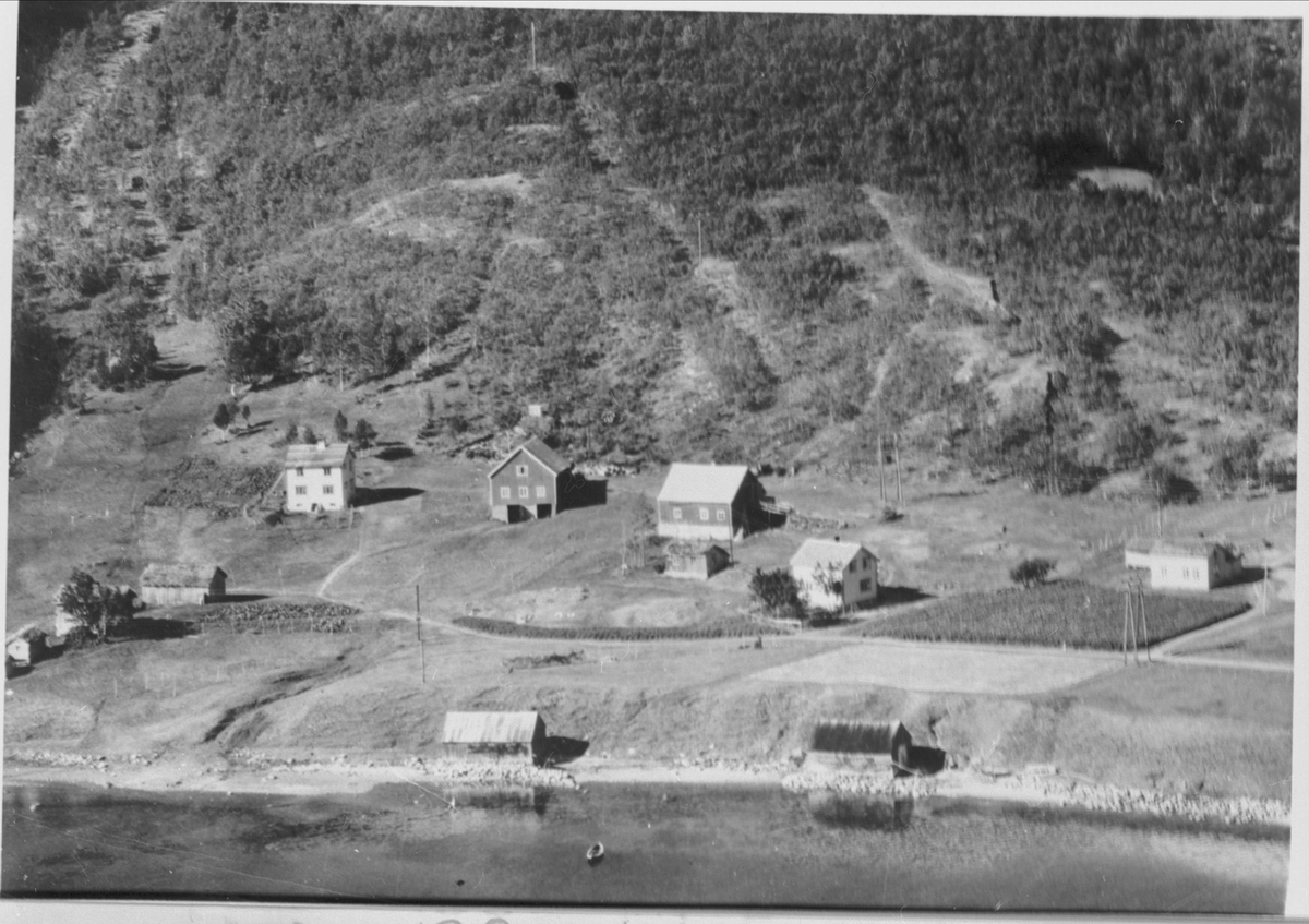 Flyfoto av gårder på Myklevoll.