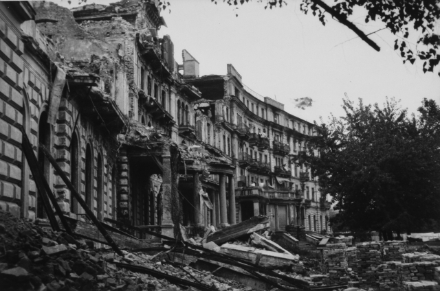 Fasade. Hotel Europa i ruin etter 2. verdenskrig.