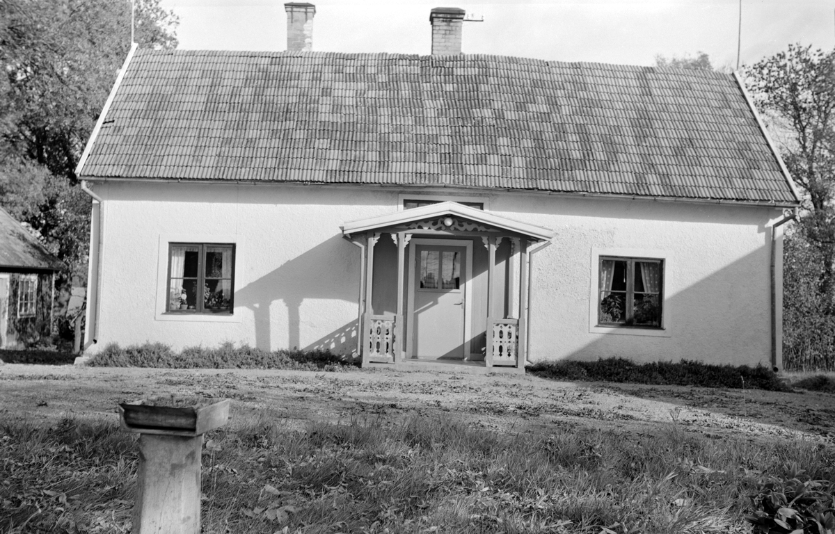 Järstad Löneboställe eller egentligen Uddarp 1:1 i Järstad. Den reveterade huvudbyggnaden uppfördes omkring 1860.