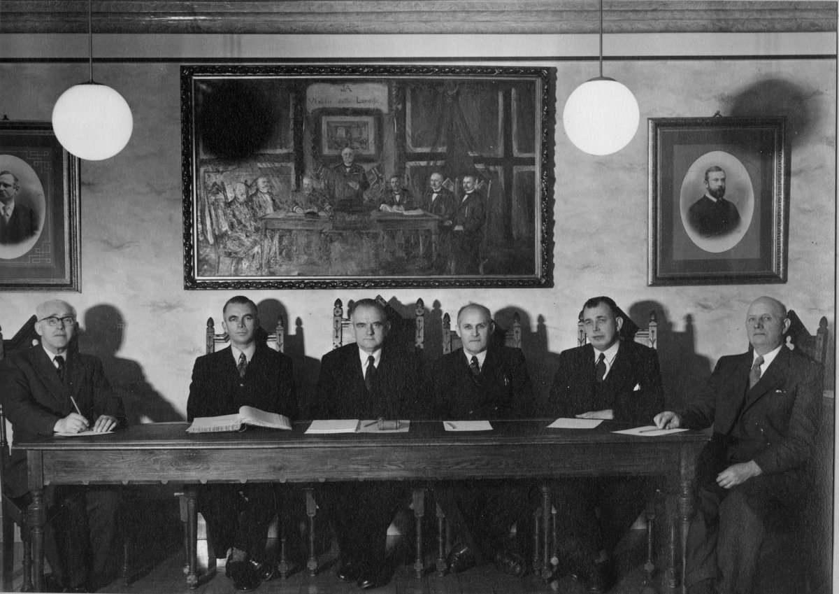 Langesunds Formanskap 1947, med ordfører Markus Olsen i midten.