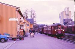 Persontog fra Røros til Hamar, tog 376, på Koppang stasjon
