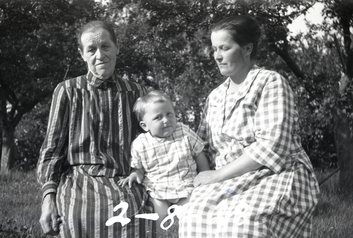 Fleire bilde av Tordis Terjesen, mor og mormor.