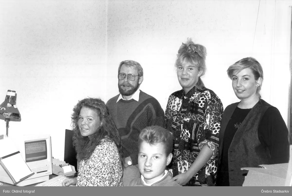 Lärare med elever på Programbyrån

Från vänster: Viktoria Wing, Bert Wallin (lärare), Mikael Andersson, Annsofi Östlund och Lynn Priman.