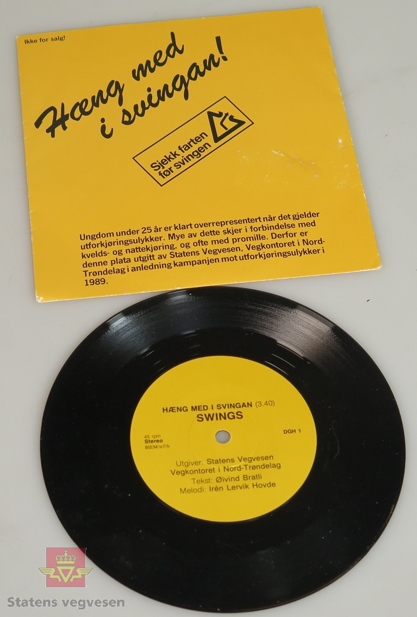 Sirkelformet vinylplate (grammofonplate) for bruk på platespiller. 1 mm tykk. Svart plate med gult senter. Svart påskrift. Begge sider er like. Beregnet for en avspillingshastighet på 45 rpm. Platen har spilletid på 3 minutter og 40 sekunder. Plata ligger i et gult pappomslag. Omslaget har svart påskrift.