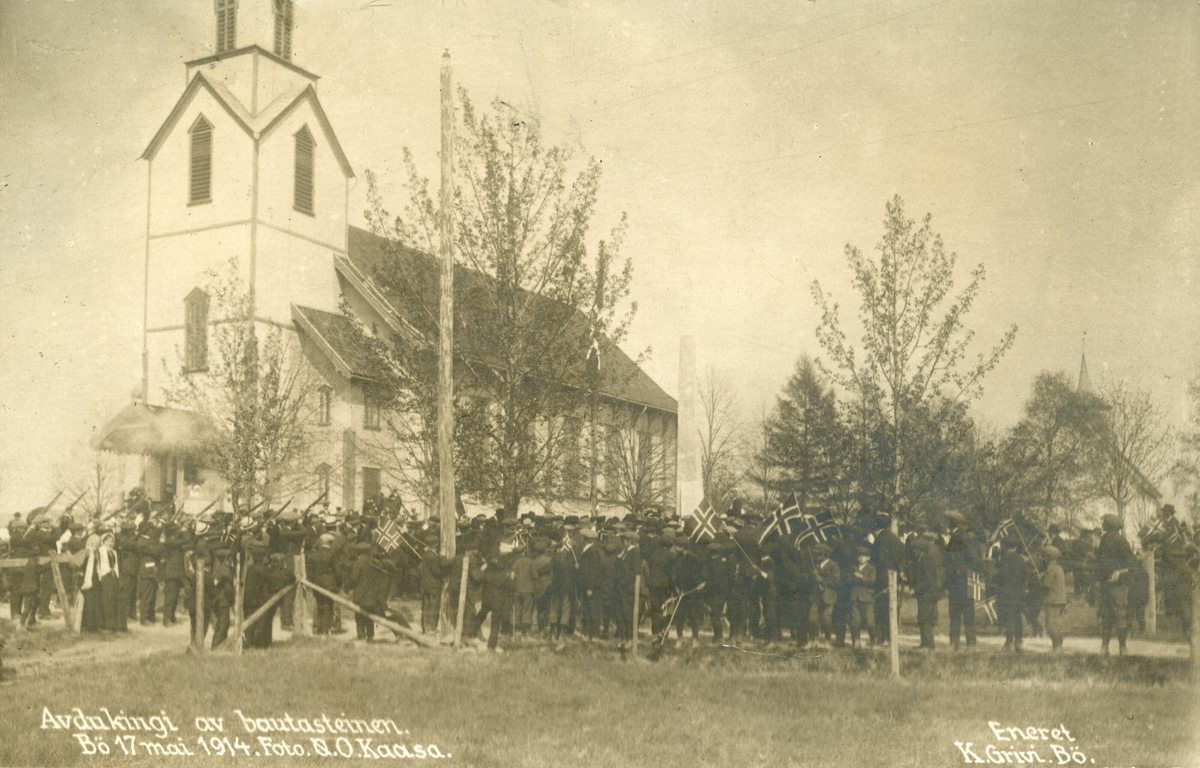 Bautasteinen blir innvigd ved Bø kyrkje
17. mai 1914

