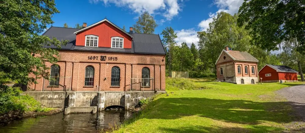 Eidsfoss jernverk ved elven. Foto: Kurt Evensen.