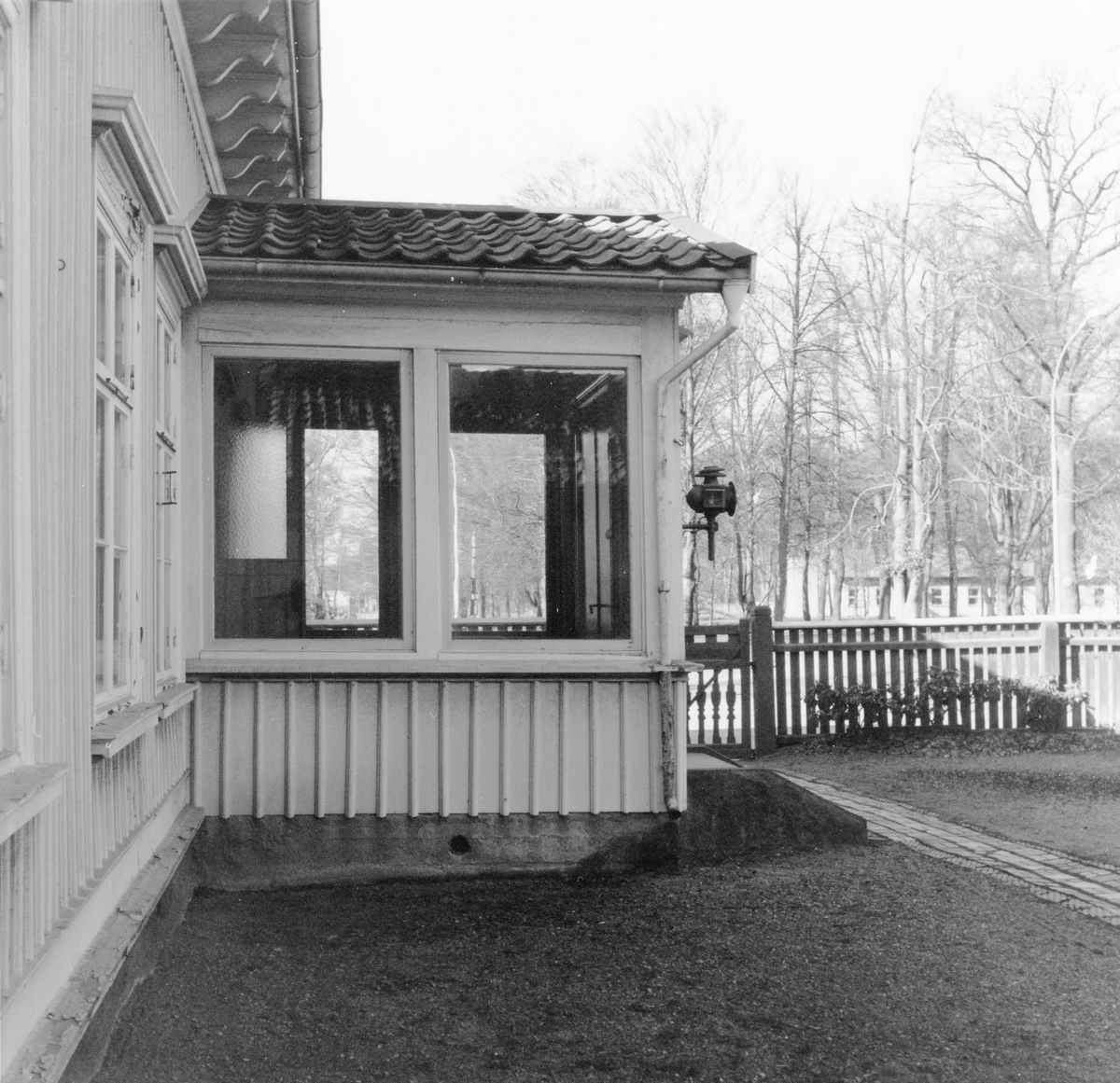 Träbyggnad med farstu, hördet Norra Ringgatan - Västra Ringgatan, kv Alströmer.