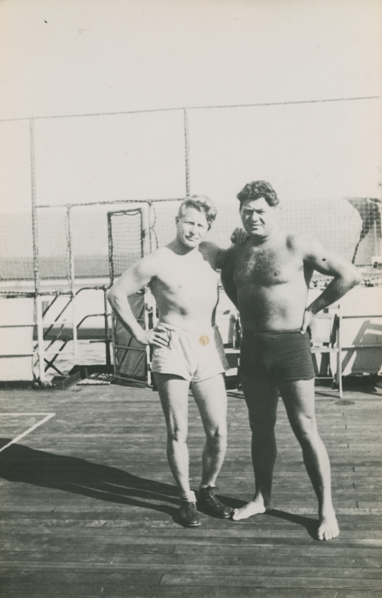 Bernt Balchen. Barbröstad Balchen på fartyg. Tekniska museet