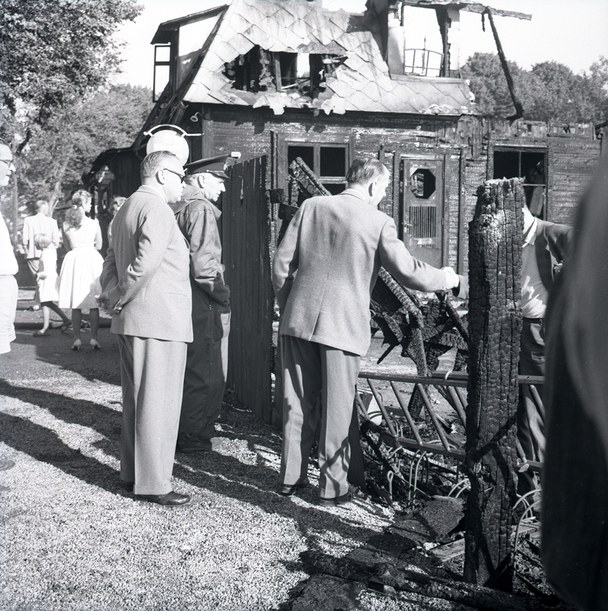 En brand hos Ludvigsson & Söner 17/8 -59. Man misstänker att branden var anlagd.