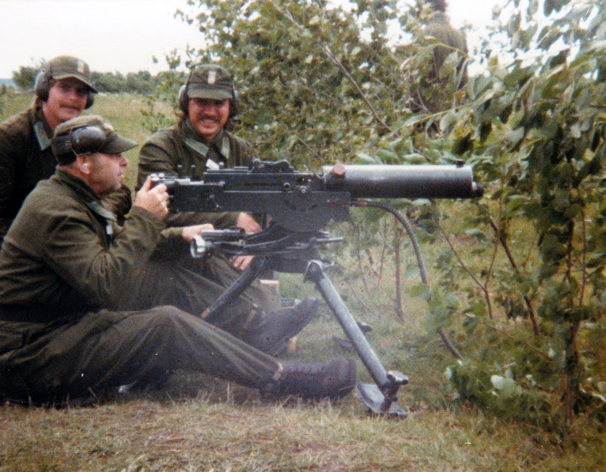 FBU-kurs i skjutning med olika vapen på tidigt 1980-tal. Skjutning med kulspruta m/36.