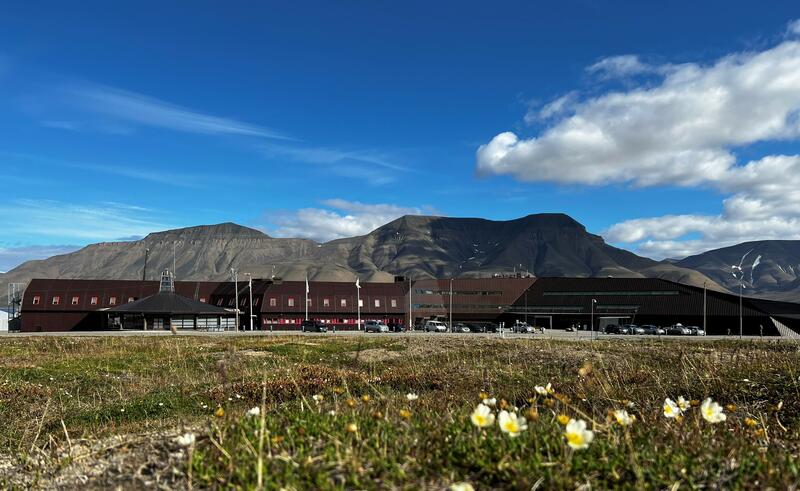 The photo shows Svalbard Museum from the outside. The museum is located in Svalbard Research Park.