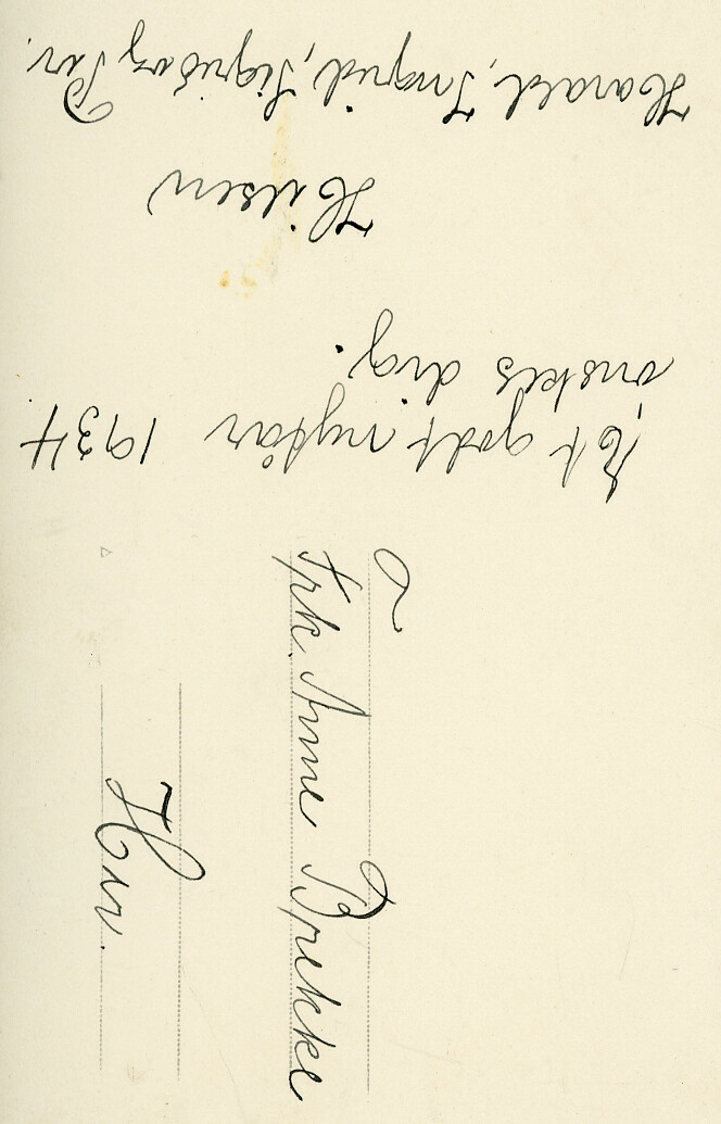 Nyttårskort til Anne Brekke frå Harald, Ingrid, Sigrid og Per.  Sendt 1934.