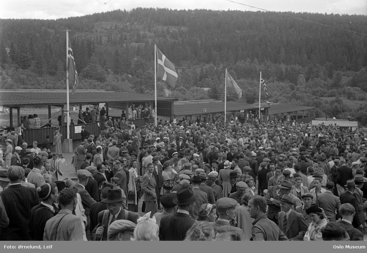 Landsskytterstevnet 1950, arrangert av Oslo Østre Skytterlag, publikum, paviljonger