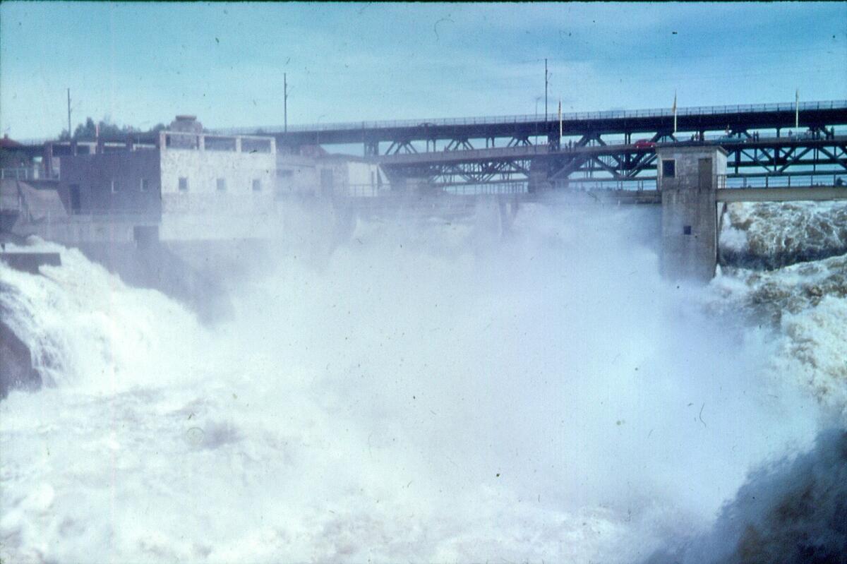 Sarpsfossen i mai 1966