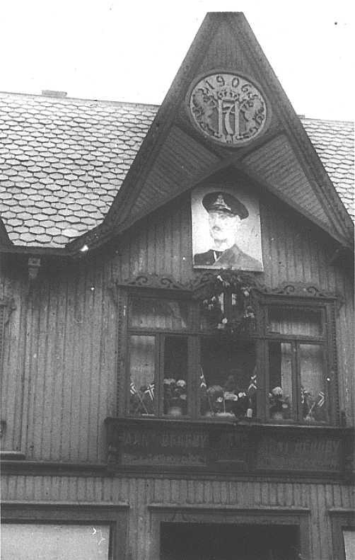 Kong Haakons portrett på slakter Bergbys forretning i St. Mariegate